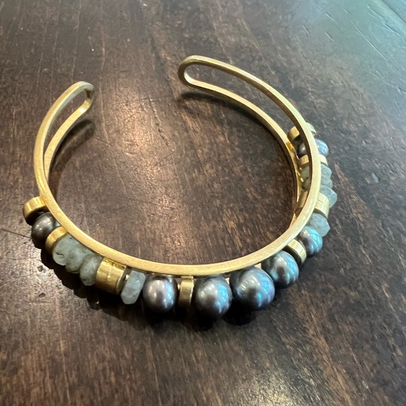 Stella & Dot, cuff bracket with grey toned beads surround. Stunning piece. - Picture 4 of 6